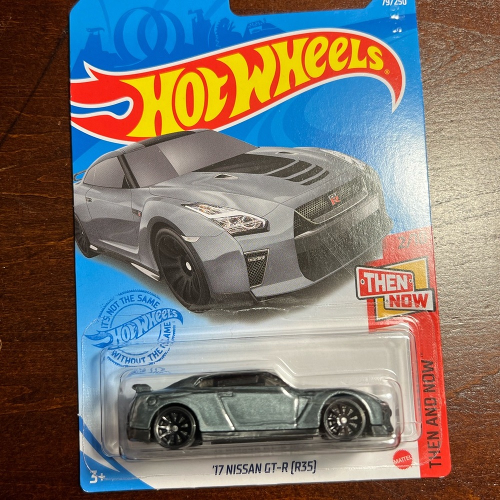 Hot Wheels 17’ Nissan GT-R R35